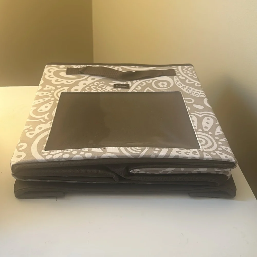 Thirty-one Collapsable Storage Cubes w/ Lids - Picture 4 of 4